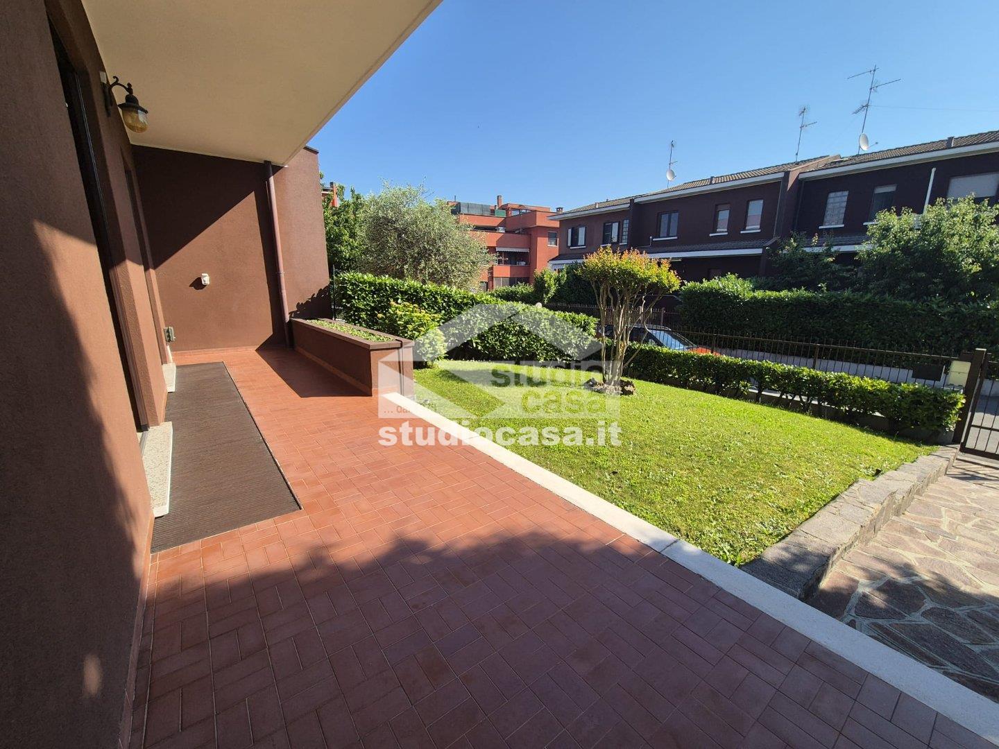 Villa a schiera di testa in vendita a Pieve Emanuele