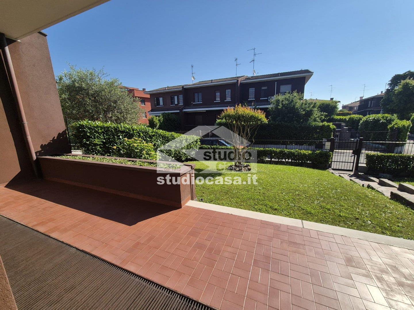 Villa a schiera di testa in vendita a Pieve Emanuele