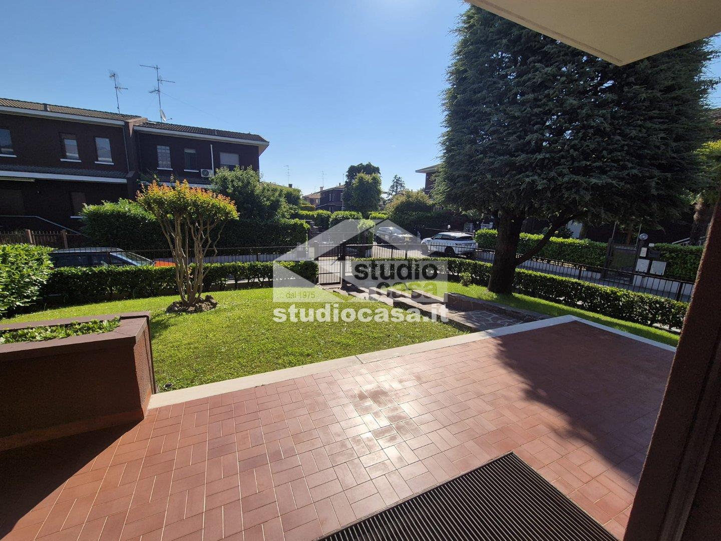 Villa a schiera di testa in vendita a Pieve Emanuele
