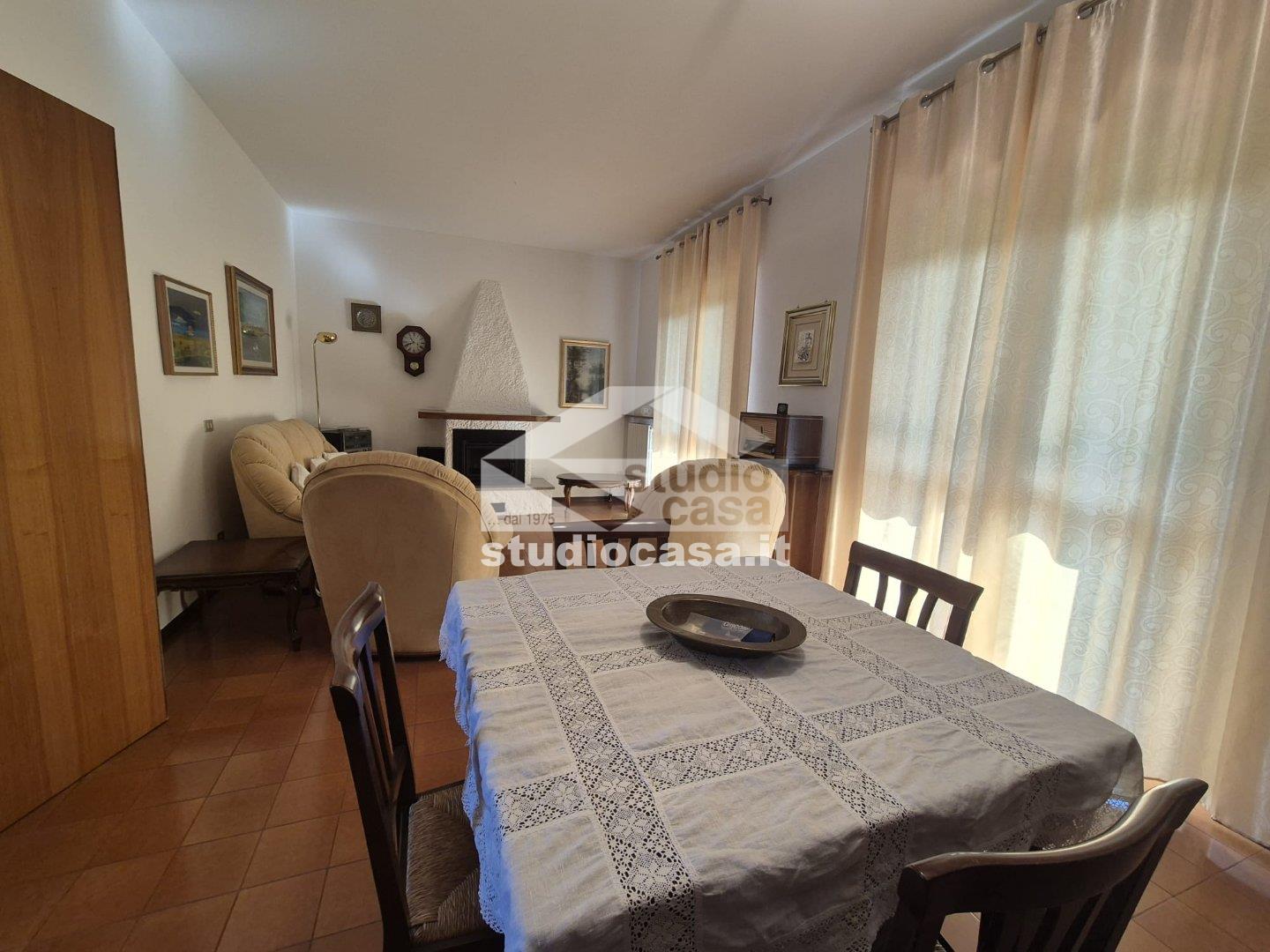 Villa a schiera di testa in vendita a Pieve Emanuele